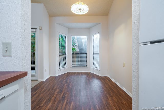 6404 Brook Cv, San Antonio, TX 78240