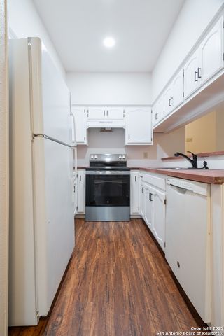 6404 Brook Cv, San Antonio, TX 78240