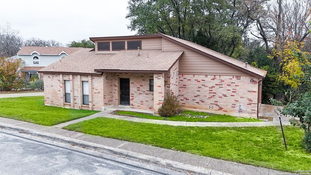 6404 Brook Cv, San Antonio, TX 78240
