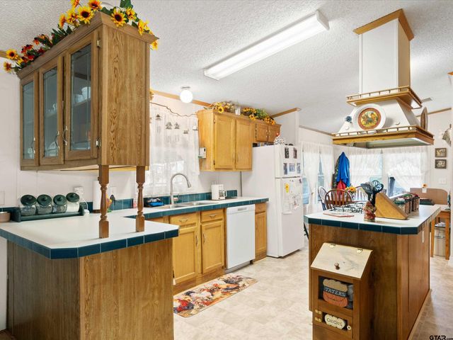 2811 medlin Rd, Gilmer, TX 75645