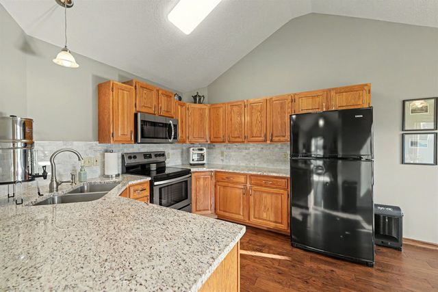 657 Georgetown Rd, Salina, KS 67401
