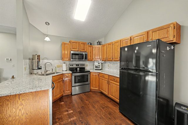 657 Georgetown Rd, Salina, KS 67401
