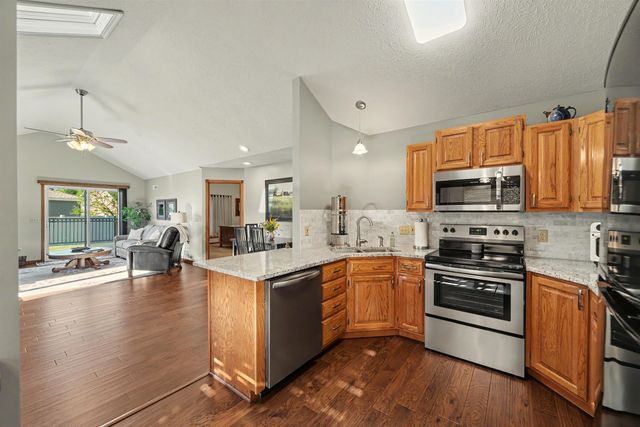 657 Georgetown Rd, Salina, KS 67401