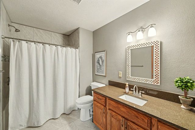 657 Georgetown Rd, Salina, KS 67401