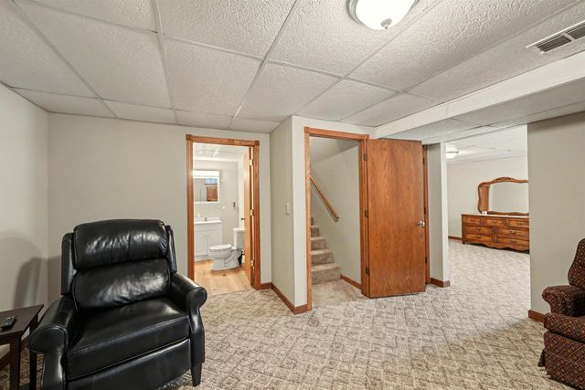 657 Georgetown Rd, Salina, KS 67401