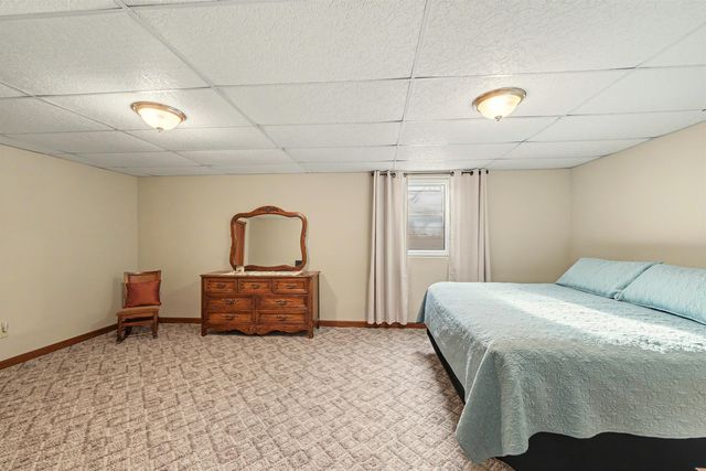 657 Georgetown Rd, Salina, KS 67401