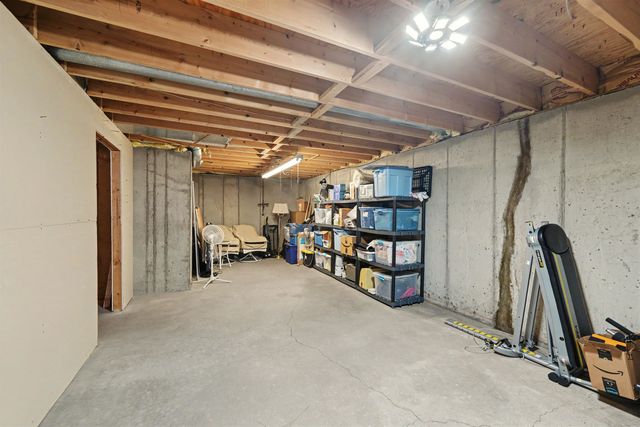657 Georgetown Rd, Salina, KS 67401