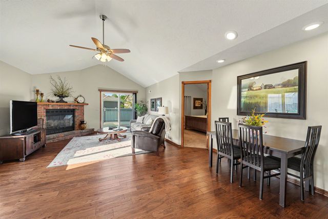 657 Georgetown Rd, Salina, KS 67401