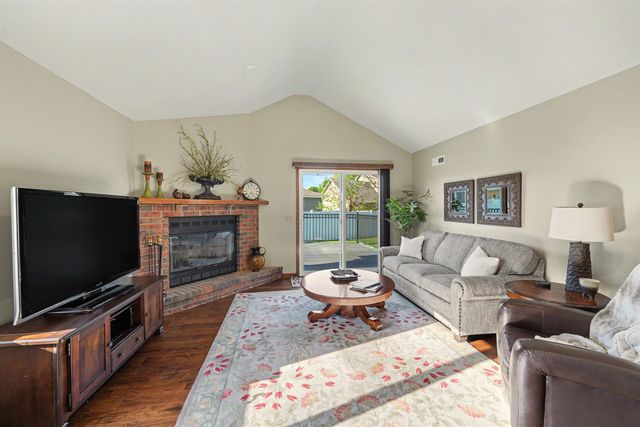 657 Georgetown Rd, Salina, KS 67401