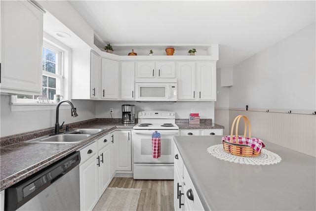 164 W Pittsburgh Street, Delmont, PA 15626