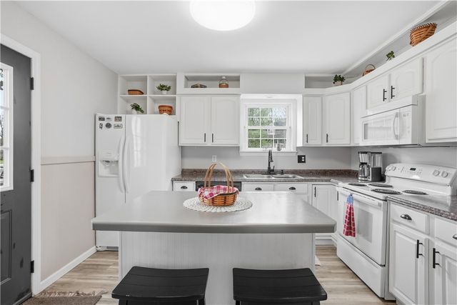 164 W Pittsburgh Street, Delmont, PA 15626