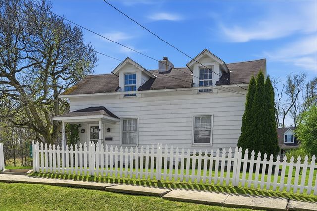 164 W Pittsburgh Street, Delmont, PA 15626