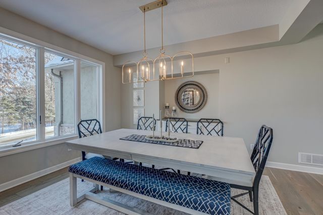 12 Forest Trail, Mahtomedi, MN 55115