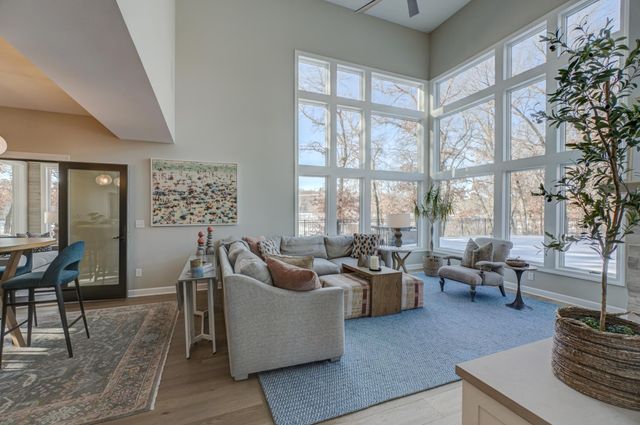 12 Forest Trail, Mahtomedi, MN 55115