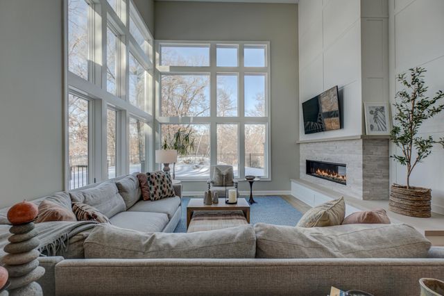 12 Forest Trail, Mahtomedi, MN 55115