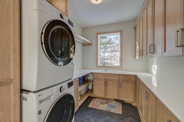 12 Forest Trail, Mahtomedi, MN 55115