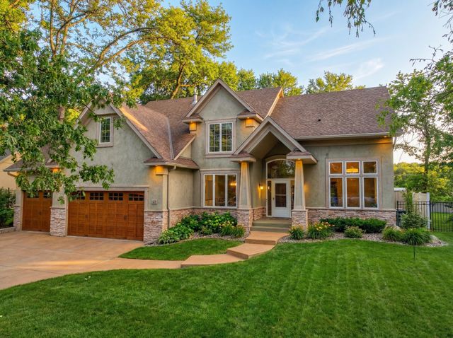 12 Forest Trail, Mahtomedi, MN 55115