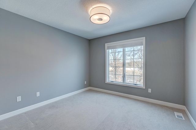 12 Forest Trail, Mahtomedi, MN 55115