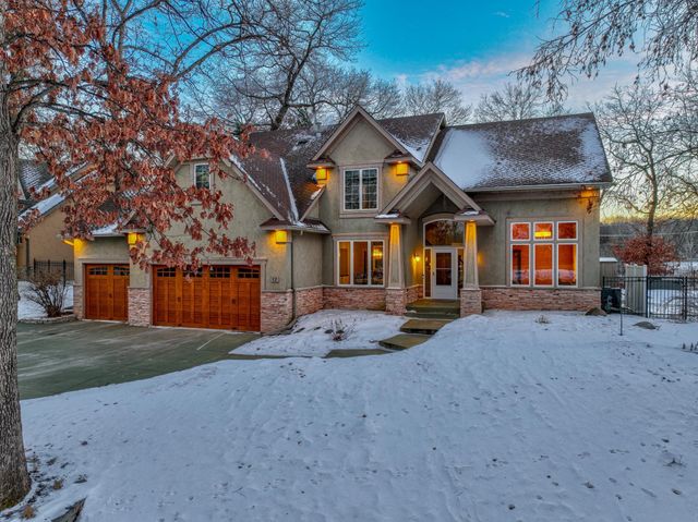 12 Forest Trail, Mahtomedi, MN 55115