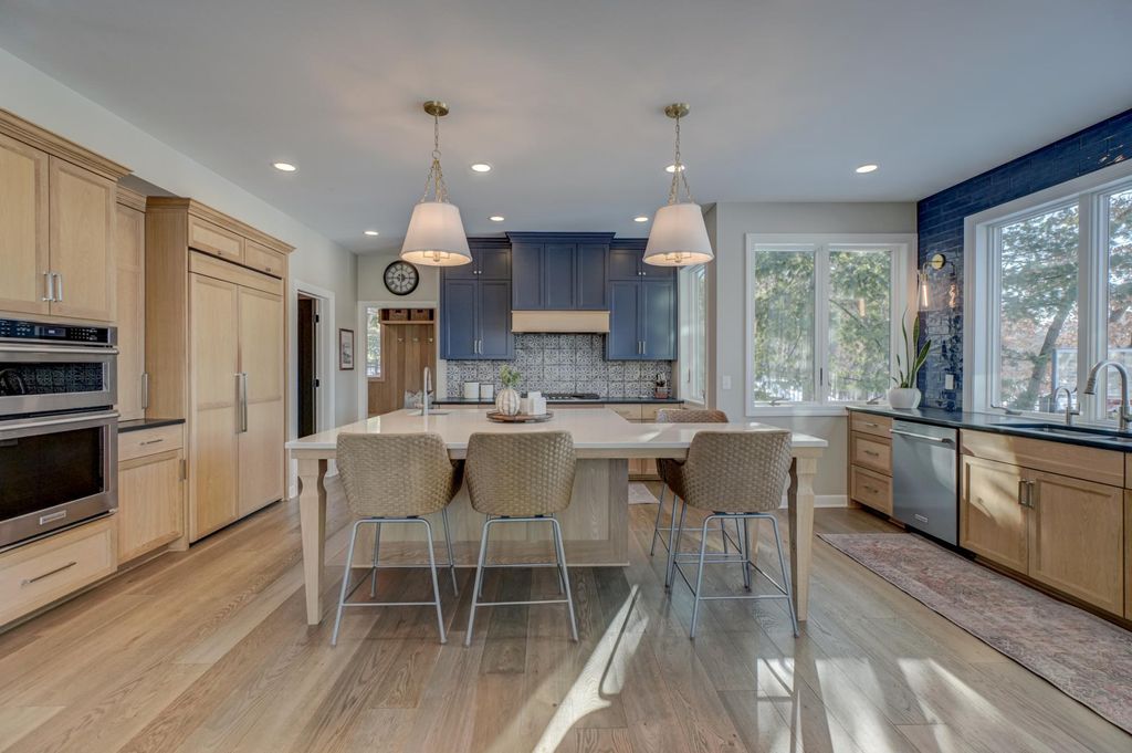 12 Forest Trail, Mahtomedi, MN 55115