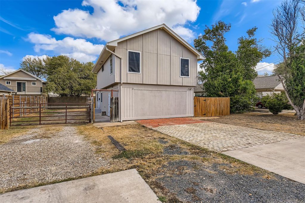 3320 Blumie ST B, Austin, TX 78745