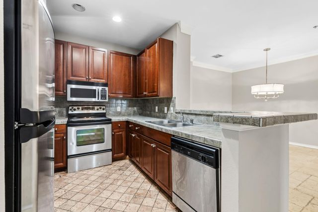 2400 Mccue Road 436, Houston, TX 77056