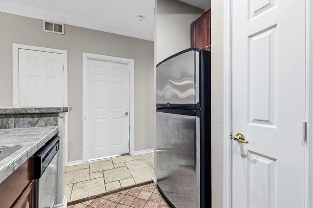 2400 Mccue Road 436, Houston, TX 77056