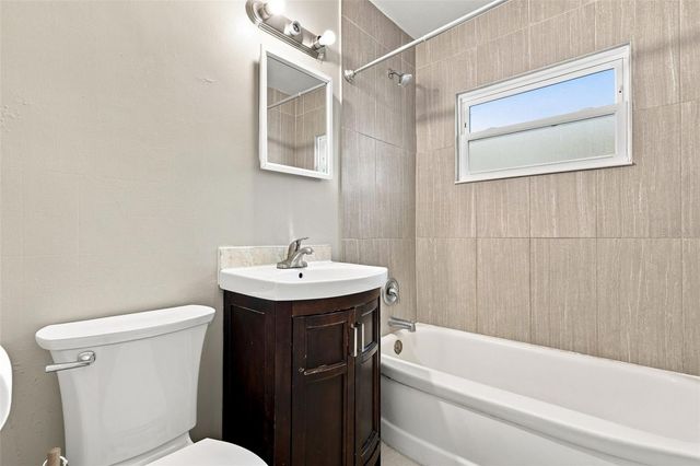 320 W GRAVES AVENUE, Orange City, FL 32763