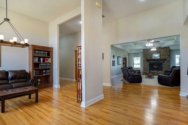 1615 Sky Ranch Circle, Bolivar, MO 65613