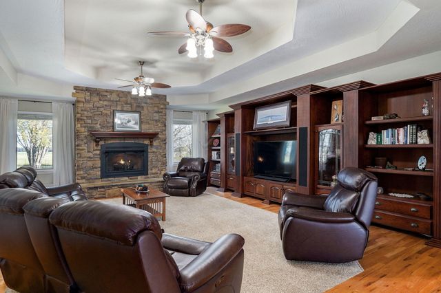 1615 Sky Ranch Circle, Bolivar, MO 65613