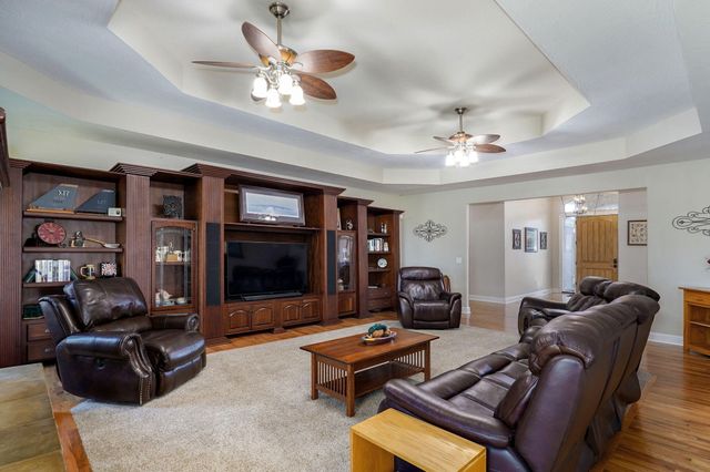 1615 Sky Ranch Circle, Bolivar, MO 65613