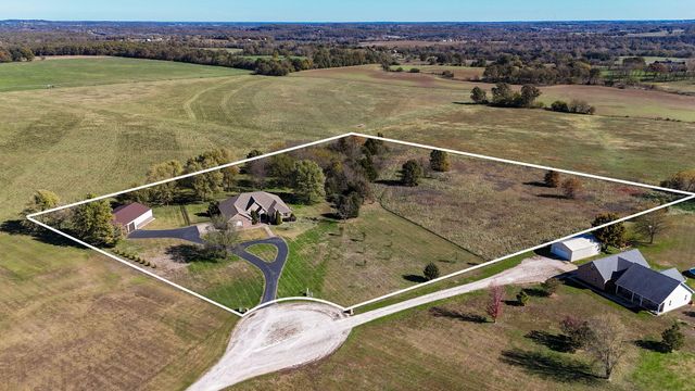 1615 Sky Ranch Circle, Bolivar, MO 65613