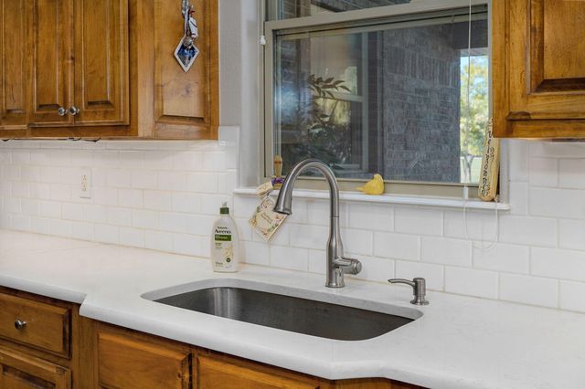 1615 Sky Ranch Circle, Bolivar, MO 65613