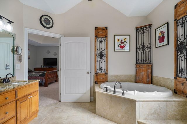 1615 Sky Ranch Circle, Bolivar, MO 65613