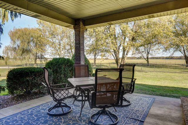 1615 Sky Ranch Circle, Bolivar, MO 65613