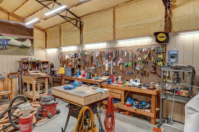 1615 Sky Ranch Circle, Bolivar, MO 65613