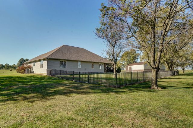 1615 Sky Ranch Circle, Bolivar, MO 65613