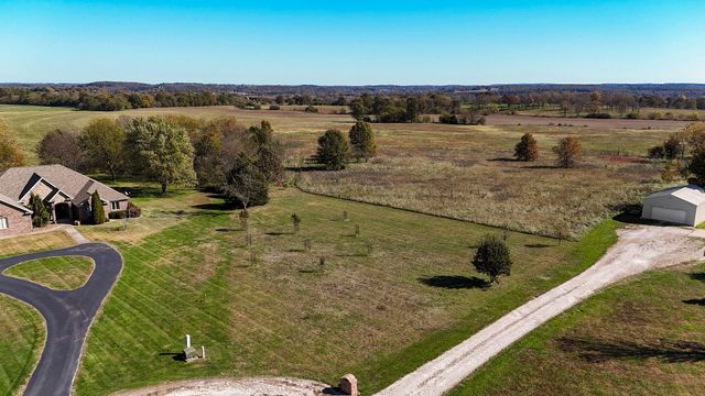 1615 Sky Ranch Circle, Bolivar, MO 65613