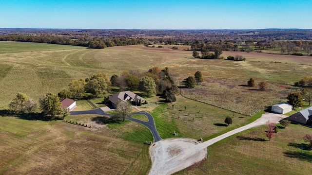 1615 Sky Ranch Circle, Bolivar, MO 65613