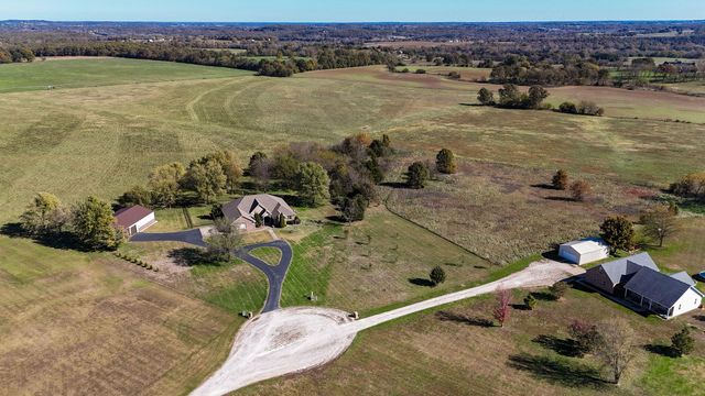 1615 Sky Ranch Circle, Bolivar, MO 65613