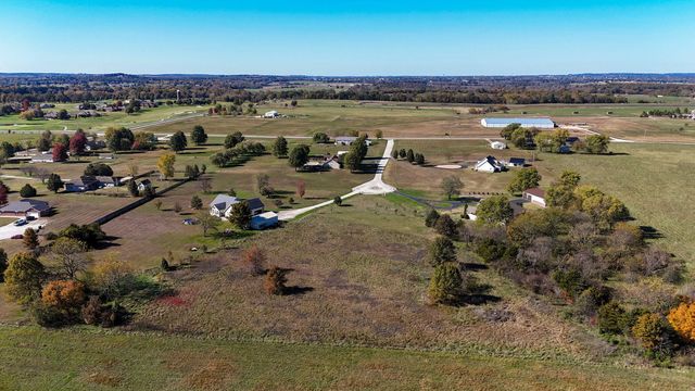 1615 Sky Ranch Circle, Bolivar, MO 65613