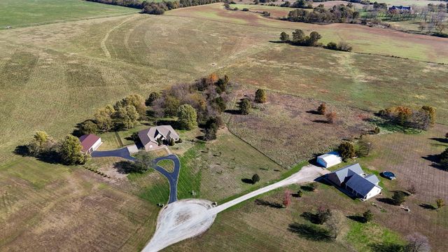 1615 Sky Ranch Circle, Bolivar, MO 65613