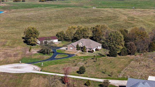 1615 Sky Ranch Circle, Bolivar, MO 65613