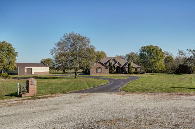 1615 Sky Ranch Circle, Bolivar, MO 65613