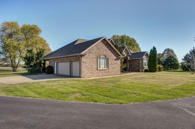 1615 Sky Ranch Circle, Bolivar, MO 65613