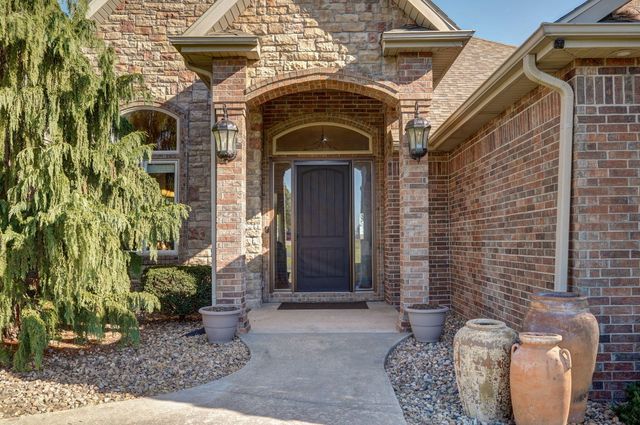 1615 Sky Ranch Circle, Bolivar, MO 65613