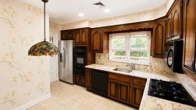8017 215th Street, Hollis Hills, NY 11427