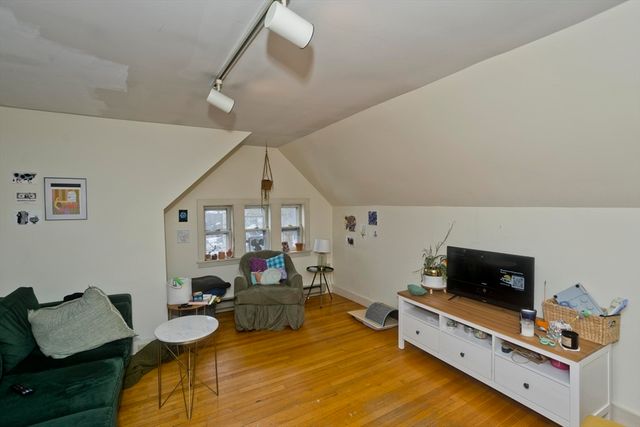 19 Trumbull Rd, Northampton, MA 01060