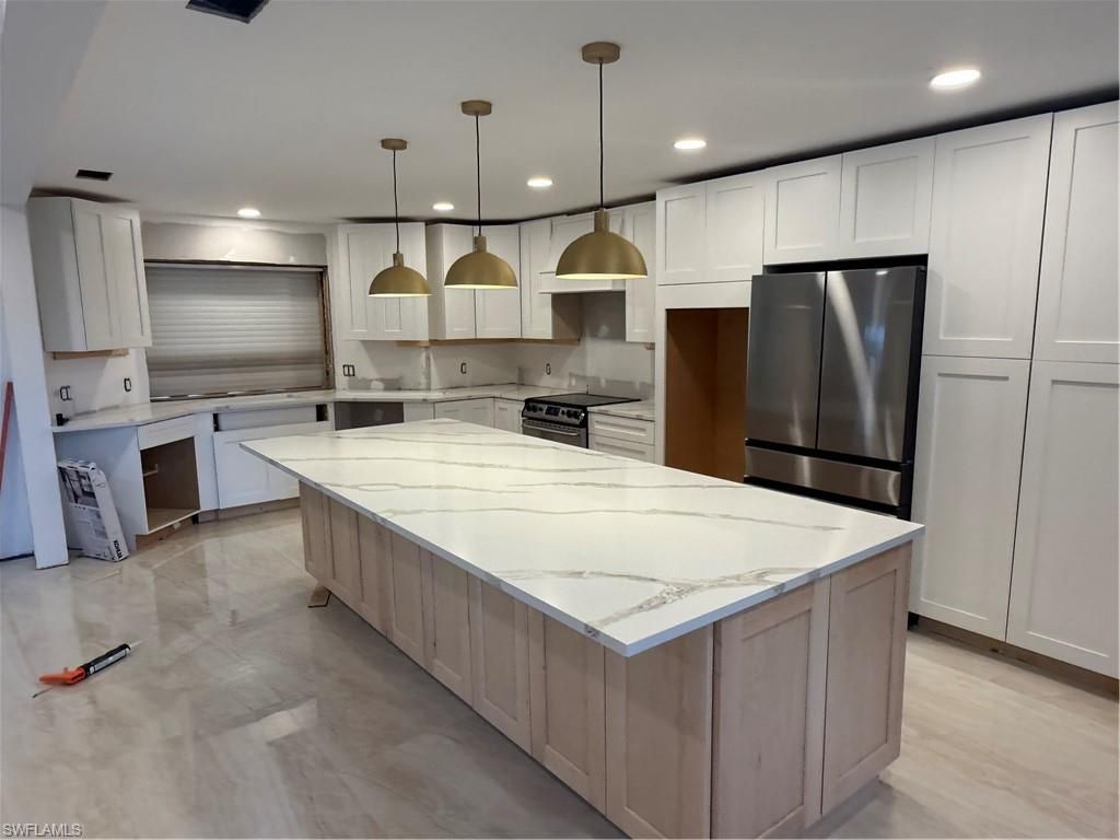Image 2 of property listing at 1507 SW 58th LN, Cape Coral, FL 33914