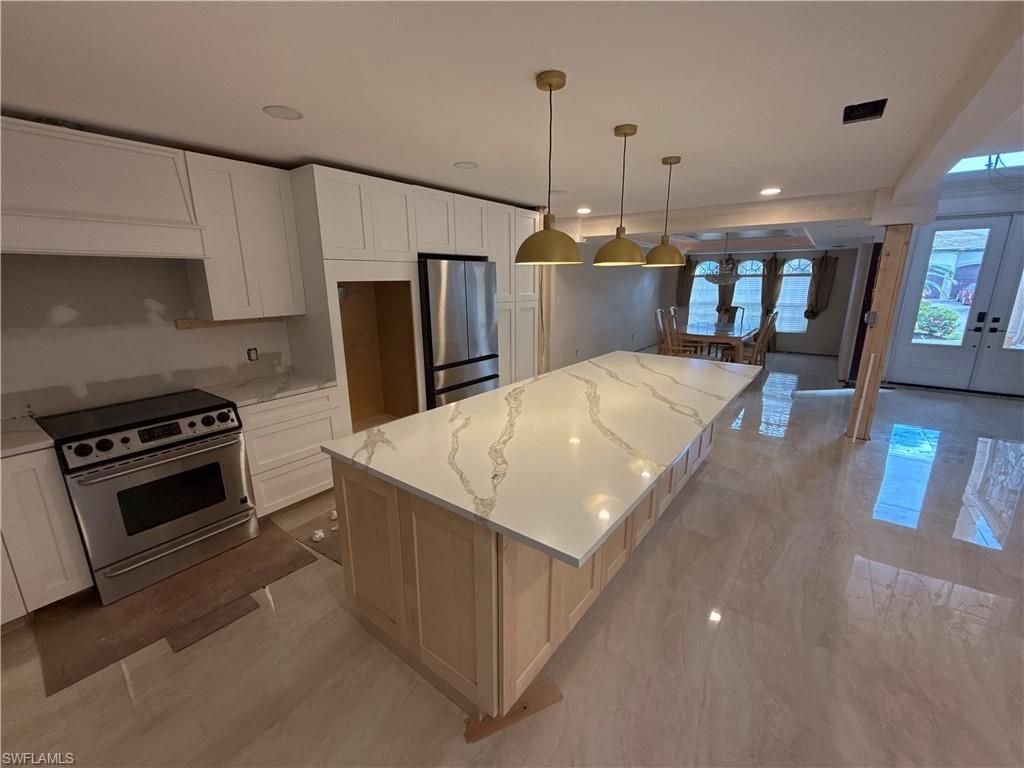 Image 3 of property listing at 1507 SW 58th LN, Cape Coral, FL 33914